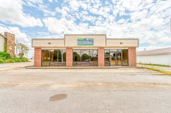 1106 Avalon Ave, Muscle Shoals, AL 35661